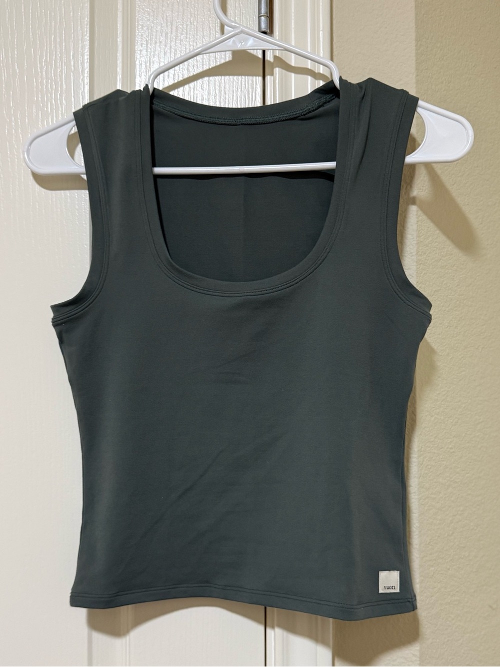 Like new Vuori tank size XS dark green/gray color